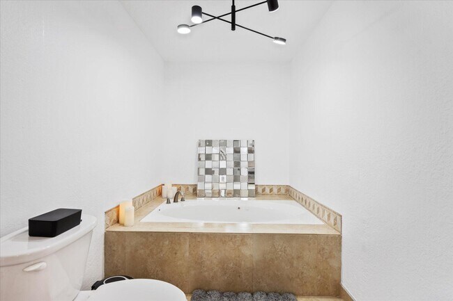 Building Photo - 12638 Quercus Ln