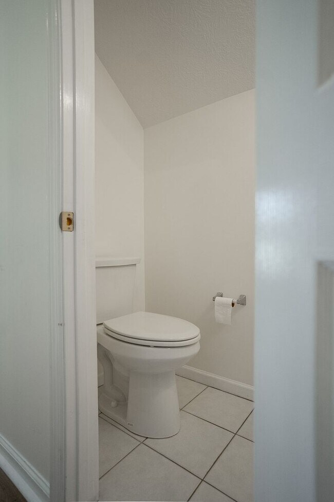 Building Photo - 537 Cedar Rock Dr