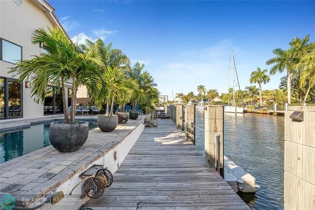 Building Photo - 808 Solar Isle Dr
