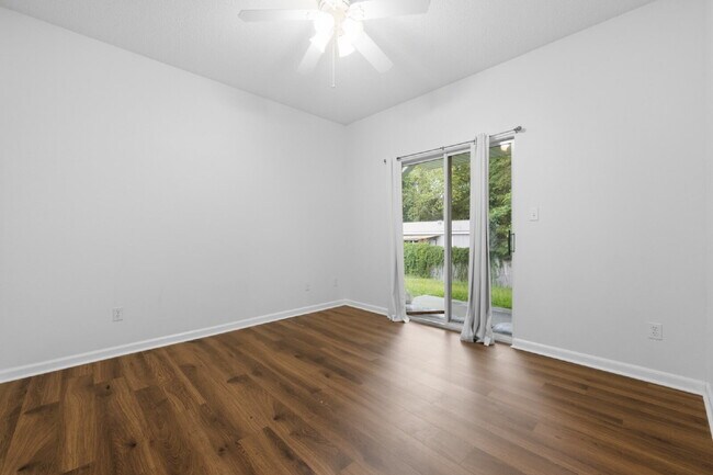 Building Photo - 3 Bed x 3 Bath with Garage!!!!
