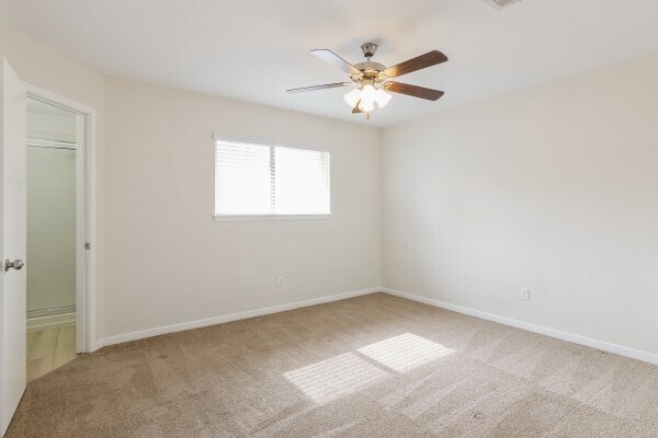 Building Photo - 407 Holly Ln