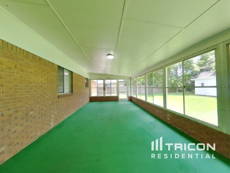 Building Photo - 1805 Alder Dr