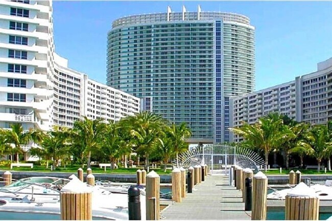 Building Photo - 1500 Bay Rd