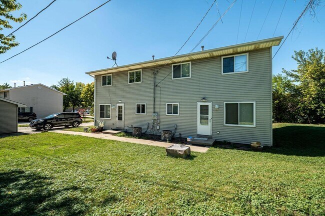 Building Photo - 1502-1504 S 101st St