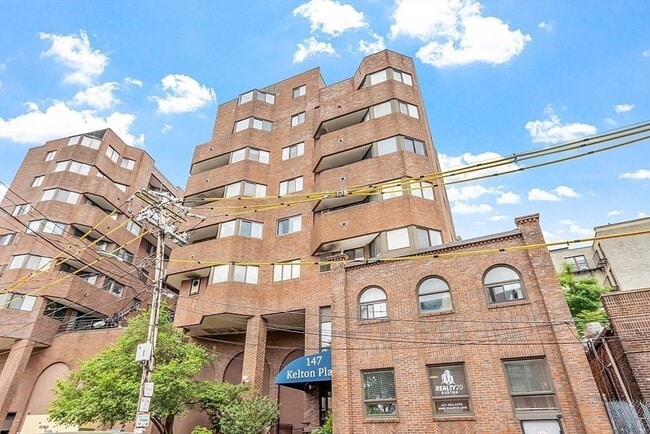 Building Photo - 147 Kelton St