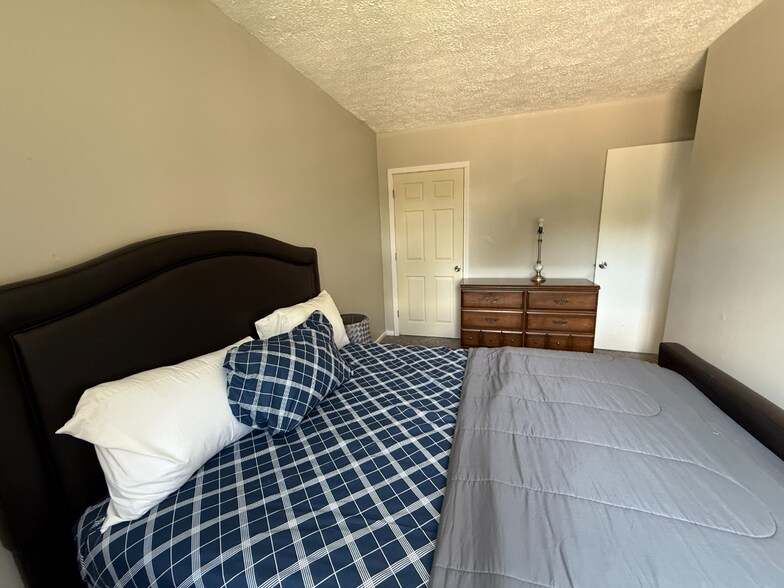 3rd Bedroom - 4801 Beaucroft Ct