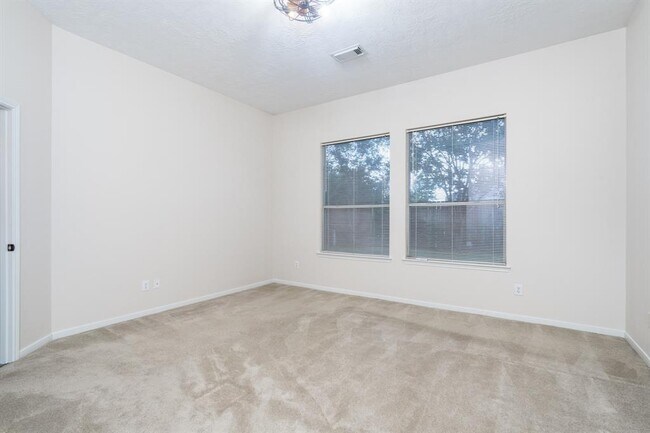 Building Photo - 9503 Tartan Manor St