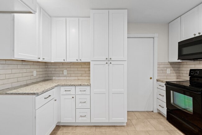 Building Photo - 10518 Mayfield Rd