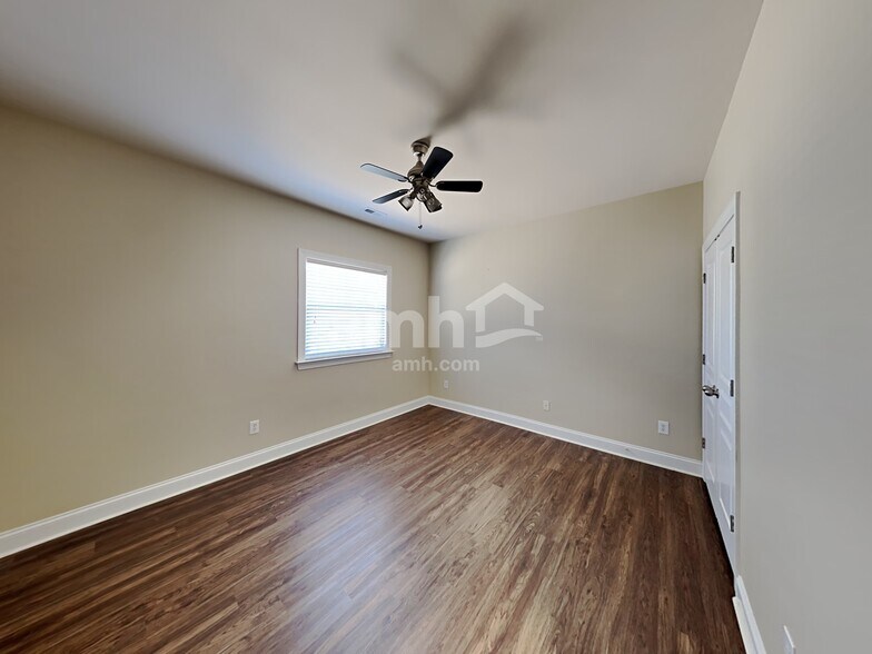 Building Photo - 8320 Willow Branch Dr