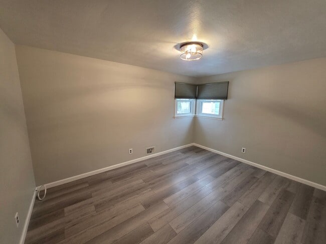 Building Photo - Available Now Great 3 Bedroom Ranch Home Close To Everything!