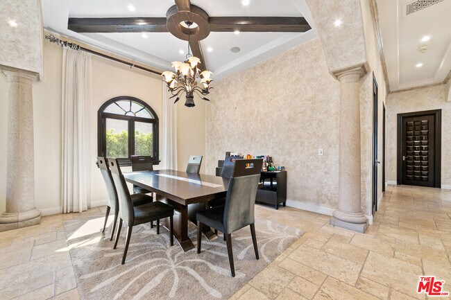 Building Photo - 458 Flores St