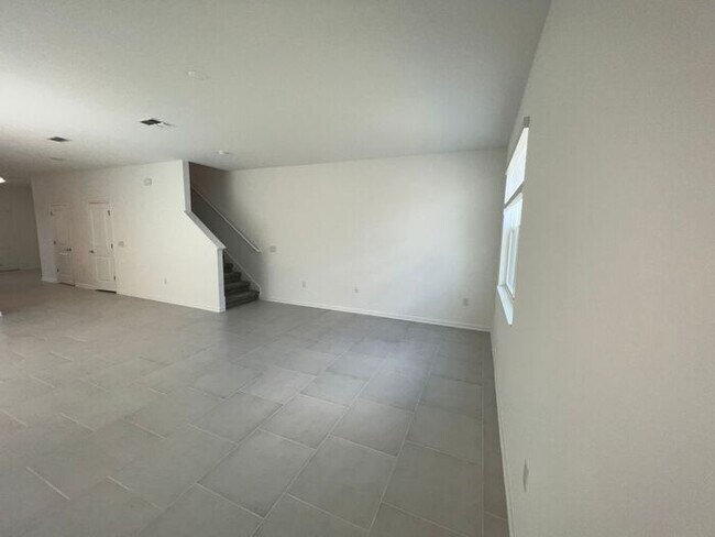 Building Photo - Nearly New 4 bedroom 2.5 bath St. Cloud ho...