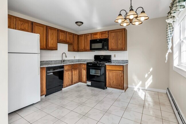 Building Photo - 35 Fernview Ave