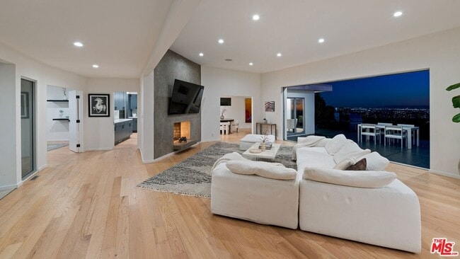 Building Photo - 10134 Angelo View Dr