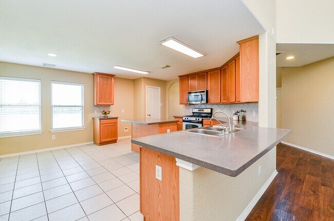 Building Photo - 6419 Bennington Springs Dr