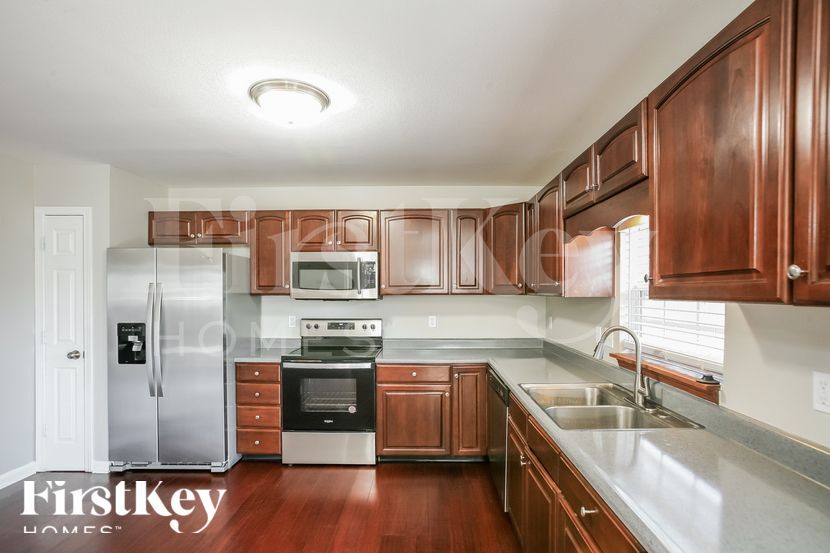 Building Photo - 8085 Lawrence Woods Blvd