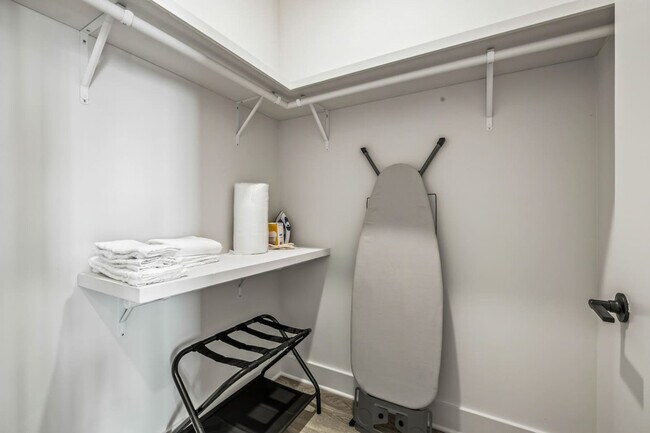 Building Photo - 617 N 12th St