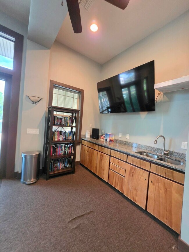 Building Photo - 1430 Regency Rd