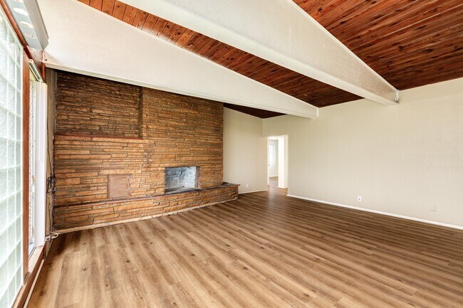 Building Photo - 159 Oak Dr