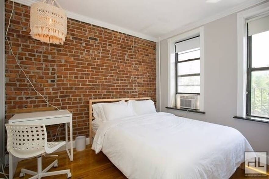 Building Photo - Essex Street