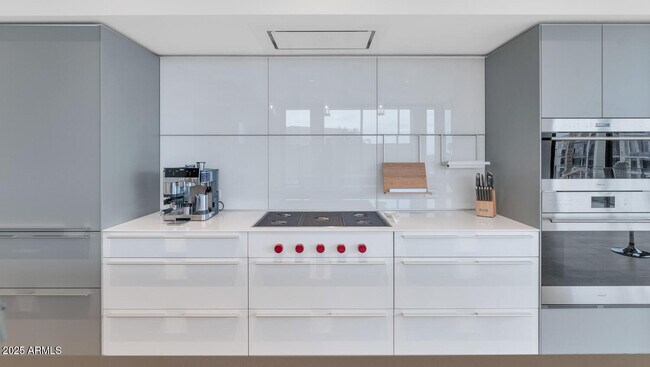Building Photo - 5000 N Camelback Rdg Dr