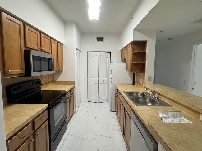 Building Photo - 9873 Baywinds Blvd