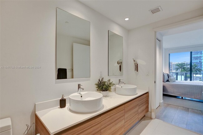 Master Bathroom - 121 NE 34th St