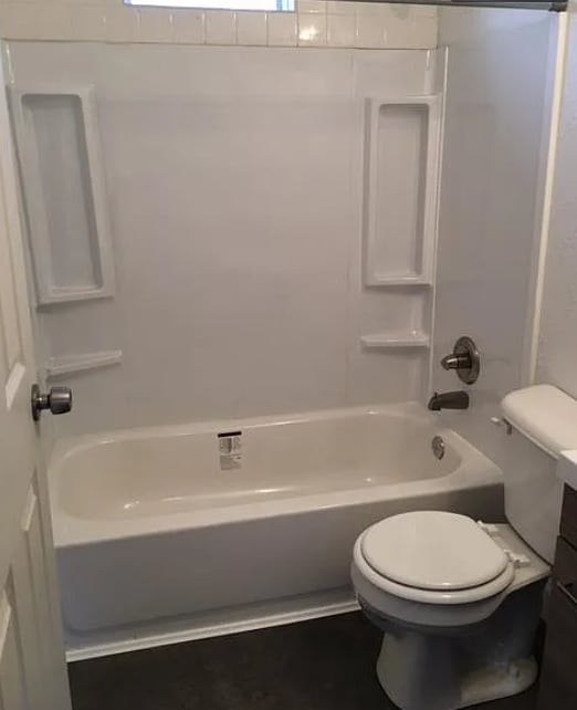 Building Photo - 307 Holly St