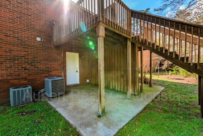 Building Photo - 1546 Hamilton Dr