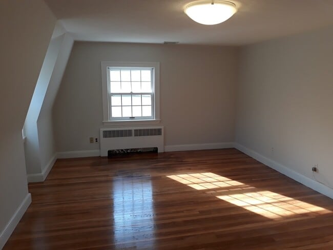 Building Photo - 133 Winslow Rd