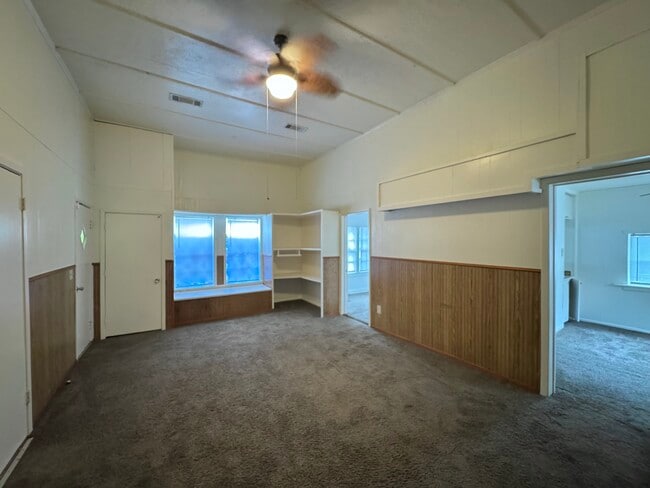 Building Photo - 715 Oscar Smith St