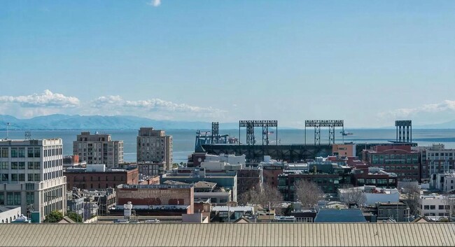 Building Photo - 2B/2B+Den Condo with Parking | AMSI | Alex...