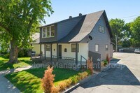 Building Photo - 2622 E 8th St