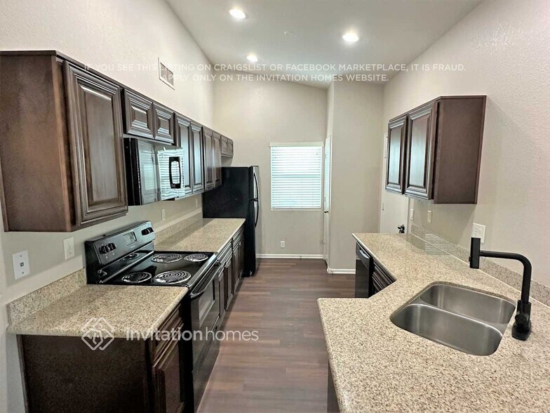 Building Photo - 8931 W Fullam St