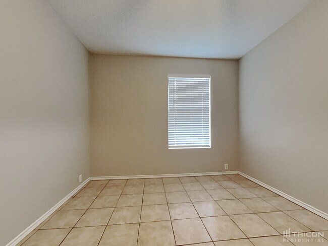 Building Photo - 4512 Merlot Dr