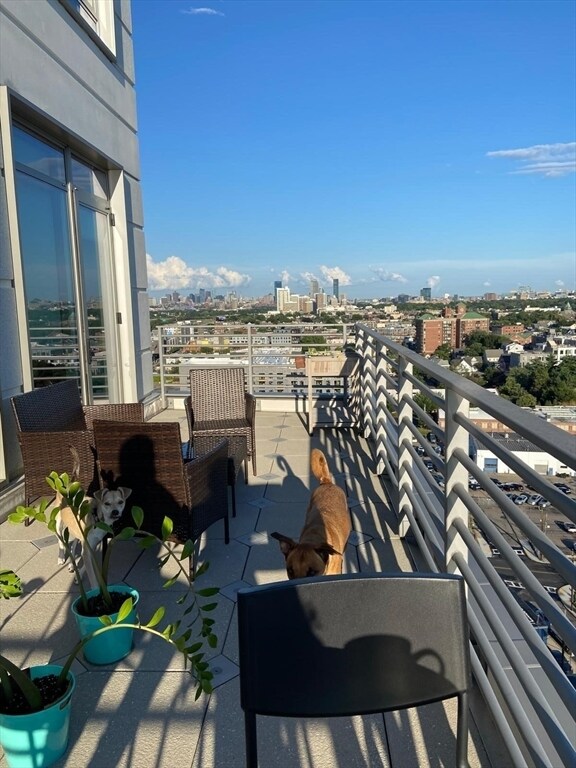 Building Photo - 125 Guest St