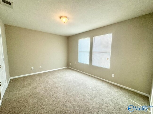 Building Photo - 142 Vancouver Rd