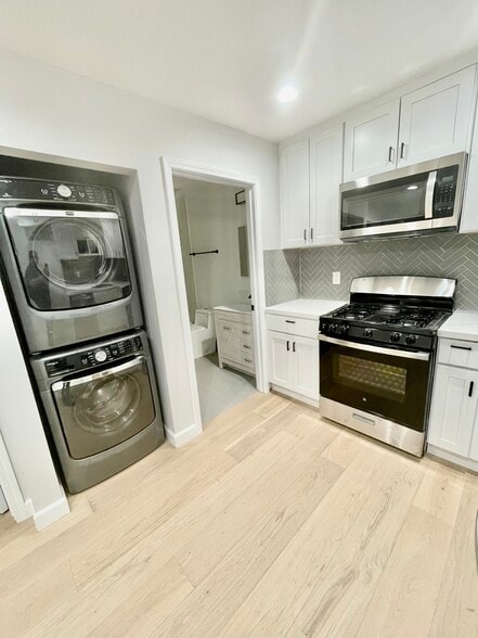 Building Photo - 1847 Stearns Dr