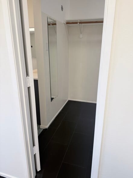 Walk in closet access from main space - 572 Plumosa Ave