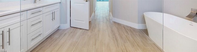 Building Photo - 1016 SW 34th St