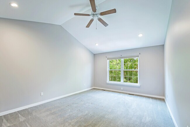 Building Photo - 348 Sedgewood Ln