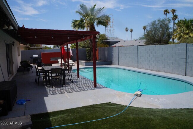 Building Photo - 1732 E Hermosa Dr