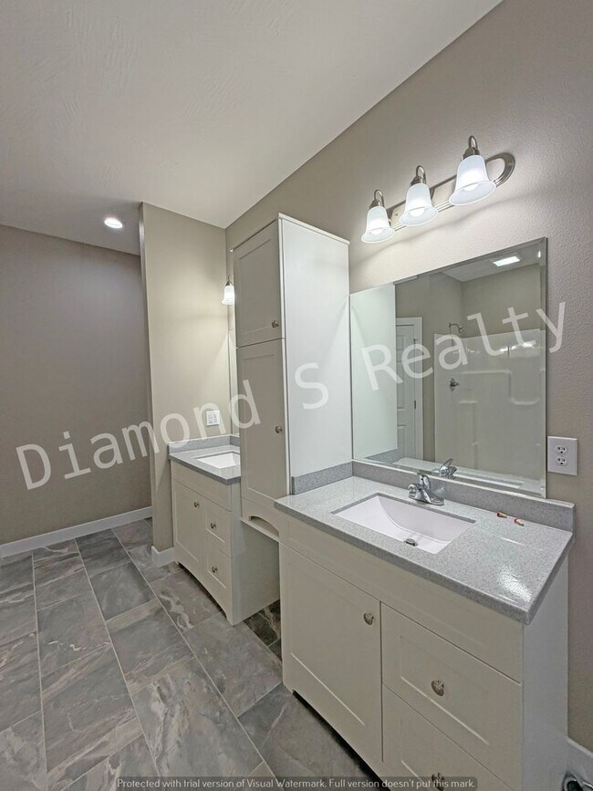 Building Photo - Brand New Build in Desirable Ozark Neighborhood!