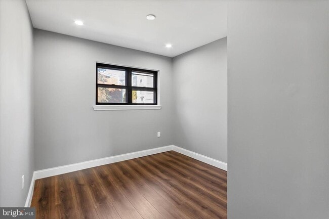 Building Photo - 296 Greenough St