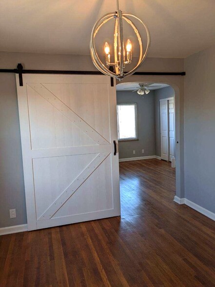 Building Photo - 4131 Oakwood Ave