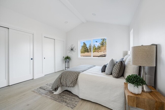 Building Photo - Beautiful Brand New 2bed 2.5bath Seattle H...