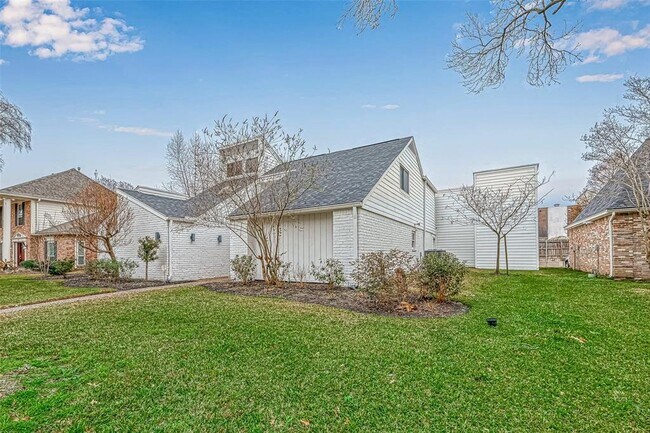 Building Photo - 915 Daria Dr