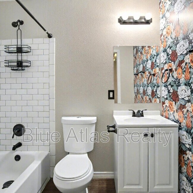 Building Photo - 225 Bryan St