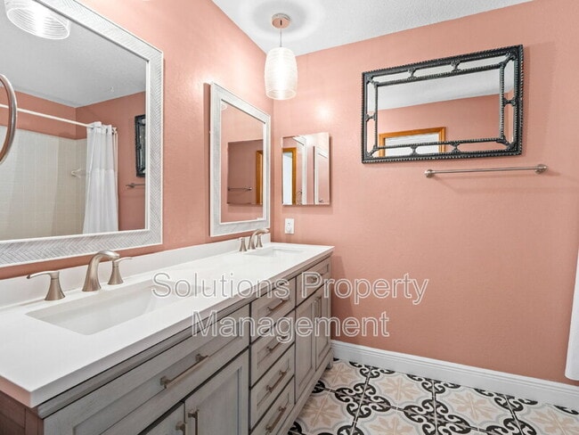 Building Photo - 751 Greenwood Manor Cir