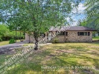 Building Photo - 1301 Spring Lake Dr